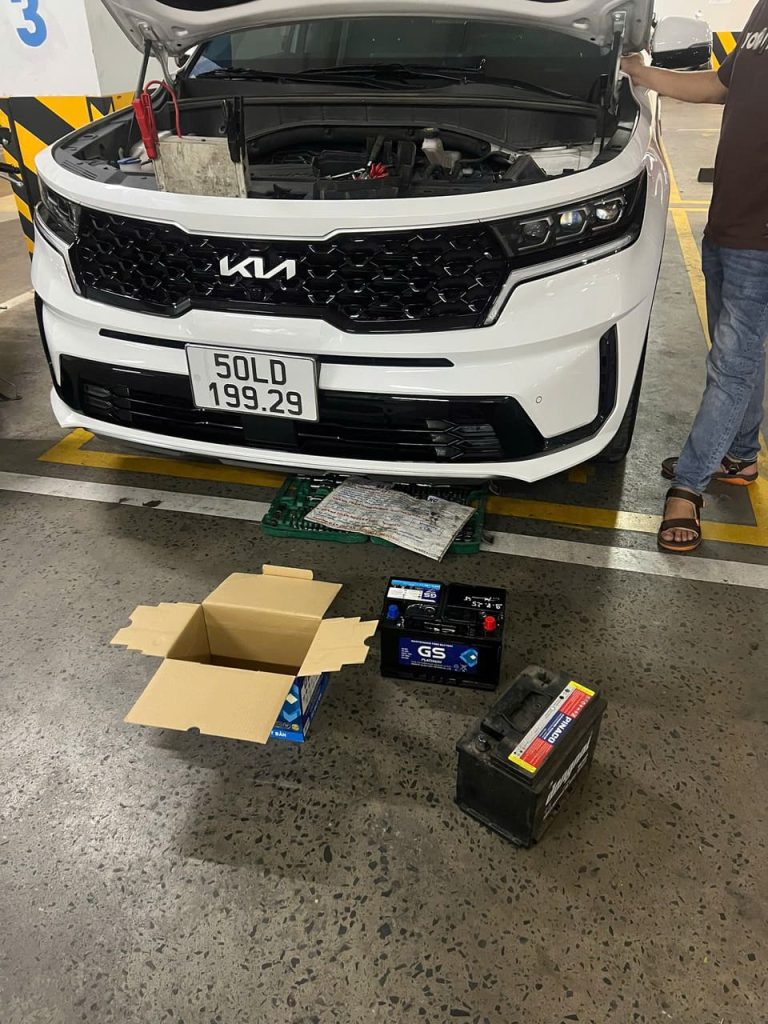 Dịch vụ cứu hộ kích bình ô tô tận nơi 24/7 với đội ngũ kỹ thuật viên chuyên nghiệp, 